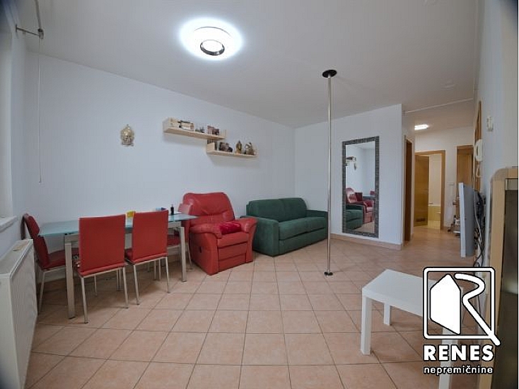 Trisobno stanovanje, oddaja, Ajdovščina, 800 €/mesec Trisobno stanovanje, oddaja, Ajdovščina, 800 €/mesec